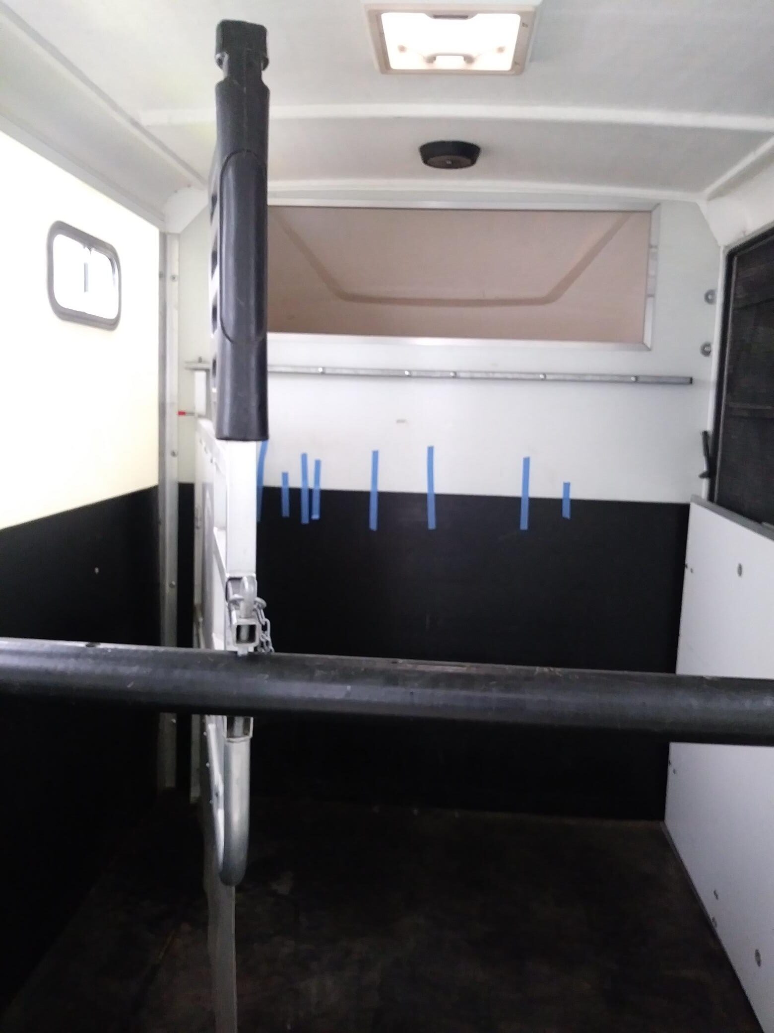 Pre-Owned Equi-Trek Sonic 3500kg Ref: SHFLF